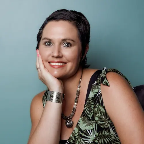 Lee Kleynhans — Receptionist